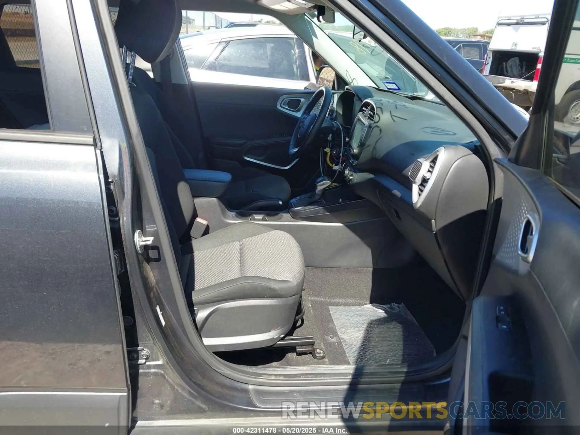 5 Photograph of a damaged car KNDJ23AU0L7716443 KIA SOUL 2020