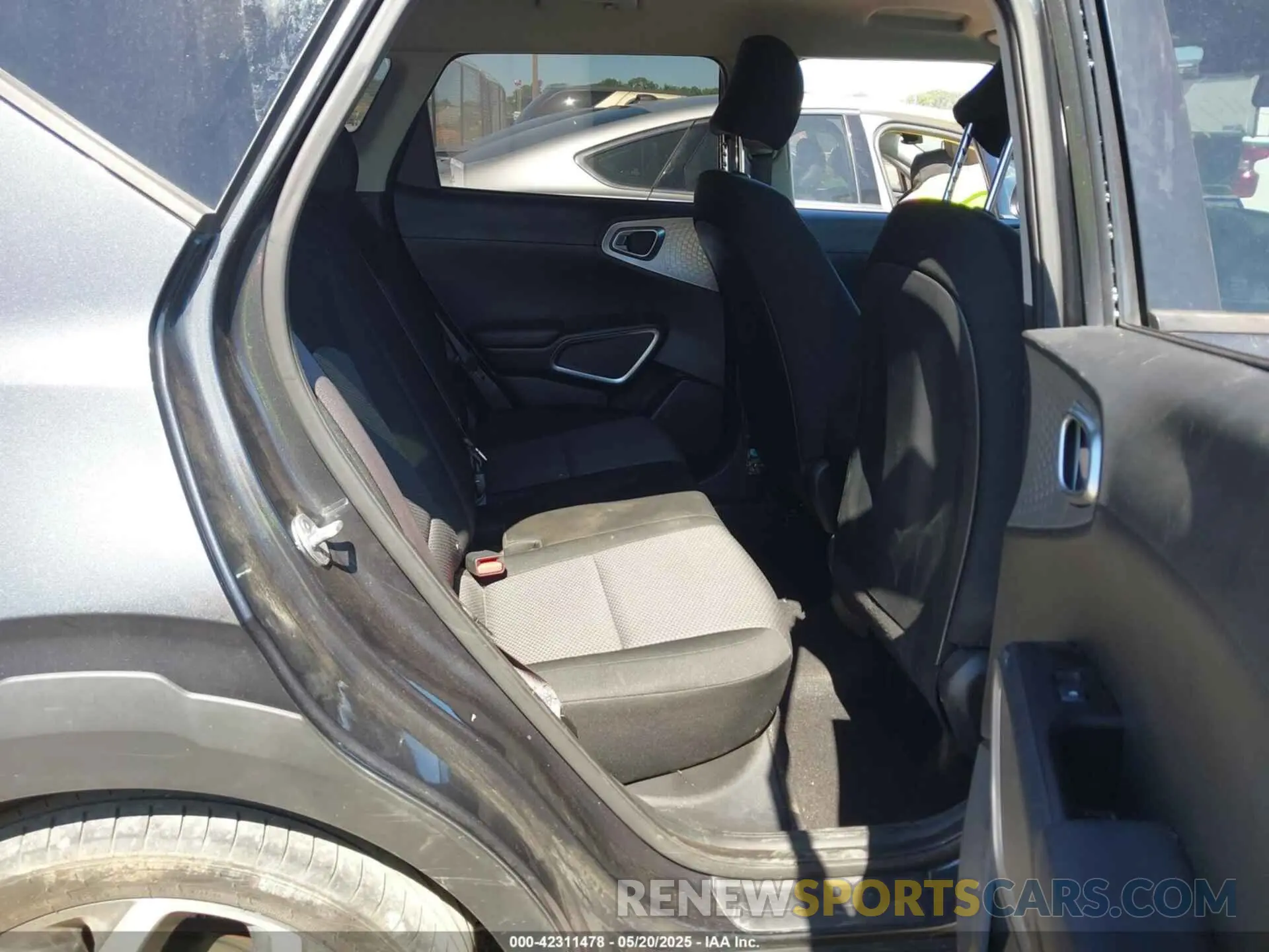 8 Photograph of a damaged car KNDJ23AU0L7716443 KIA SOUL 2020