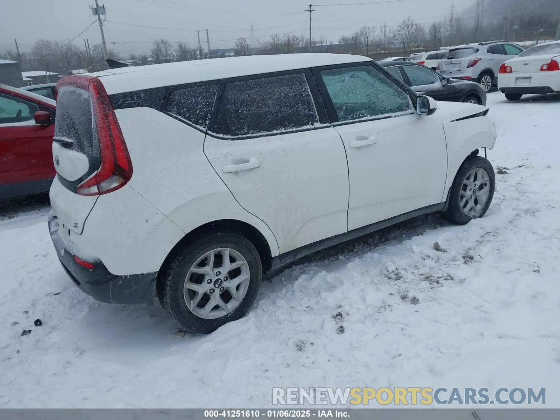 4 Photograph of a damaged car KNDJ23AU0L7719164 KIA SOUL 2020