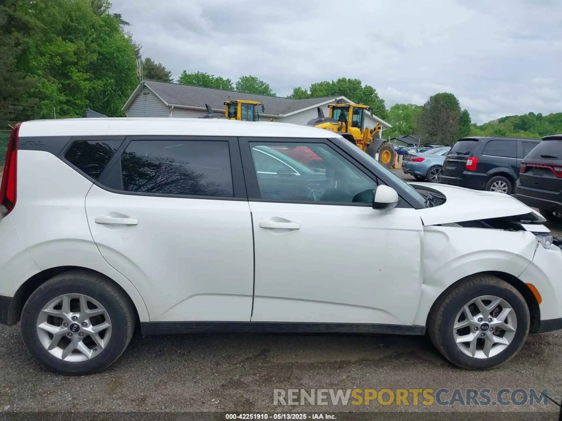 13 Photograph of a damaged car KNDJ23AU0L7722100 KIA SOUL 2020