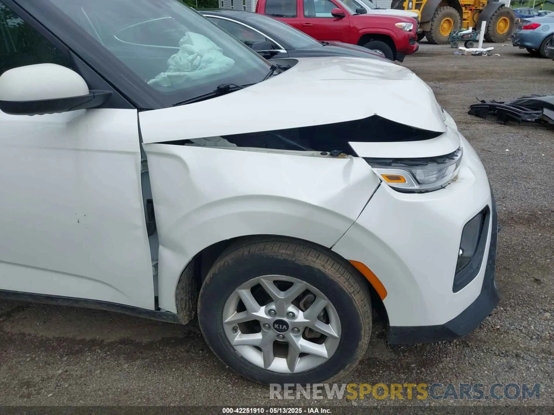 17 Photograph of a damaged car KNDJ23AU0L7722100 KIA SOUL 2020