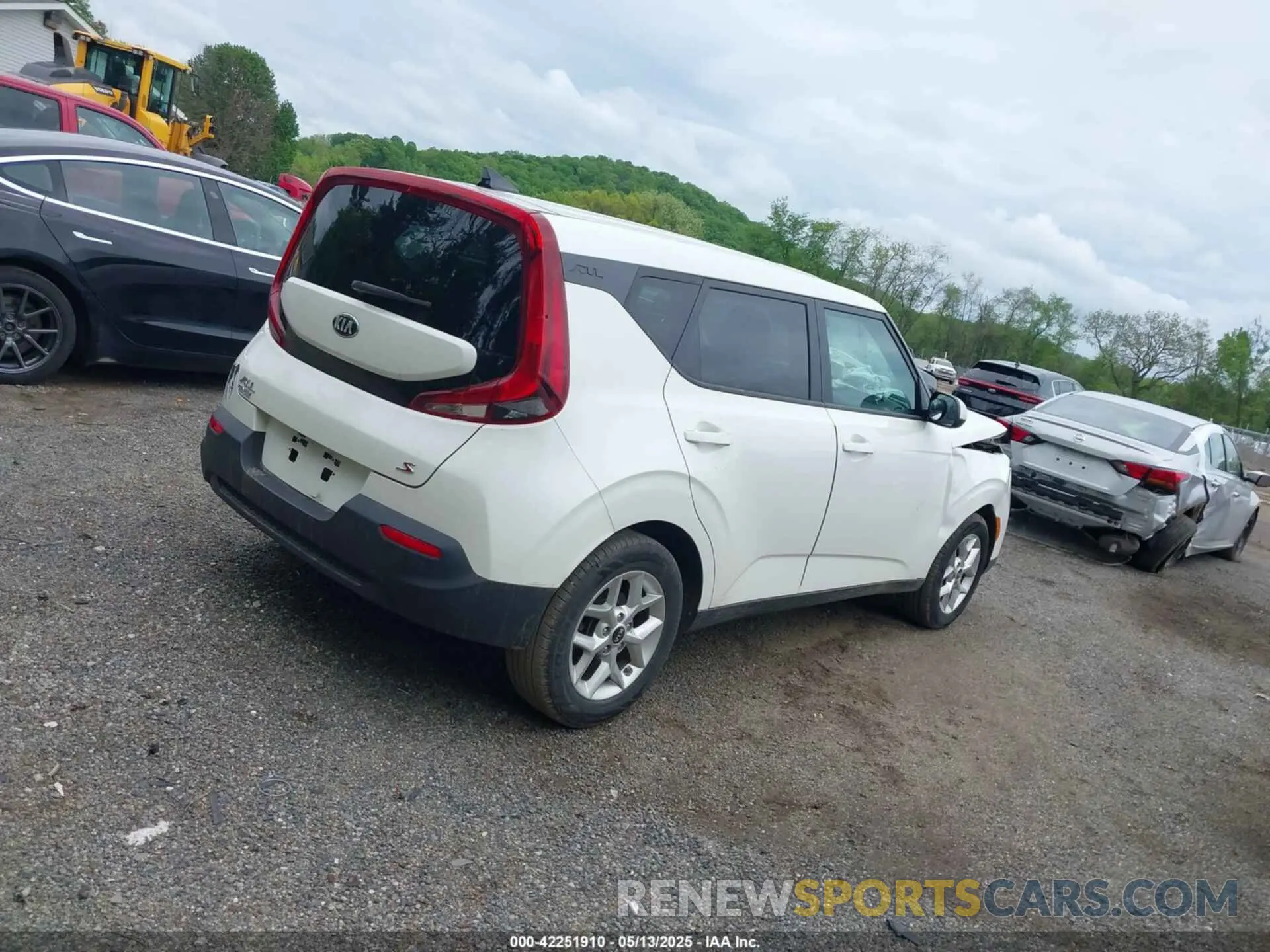 4 Photograph of a damaged car KNDJ23AU0L7722100 KIA SOUL 2020
