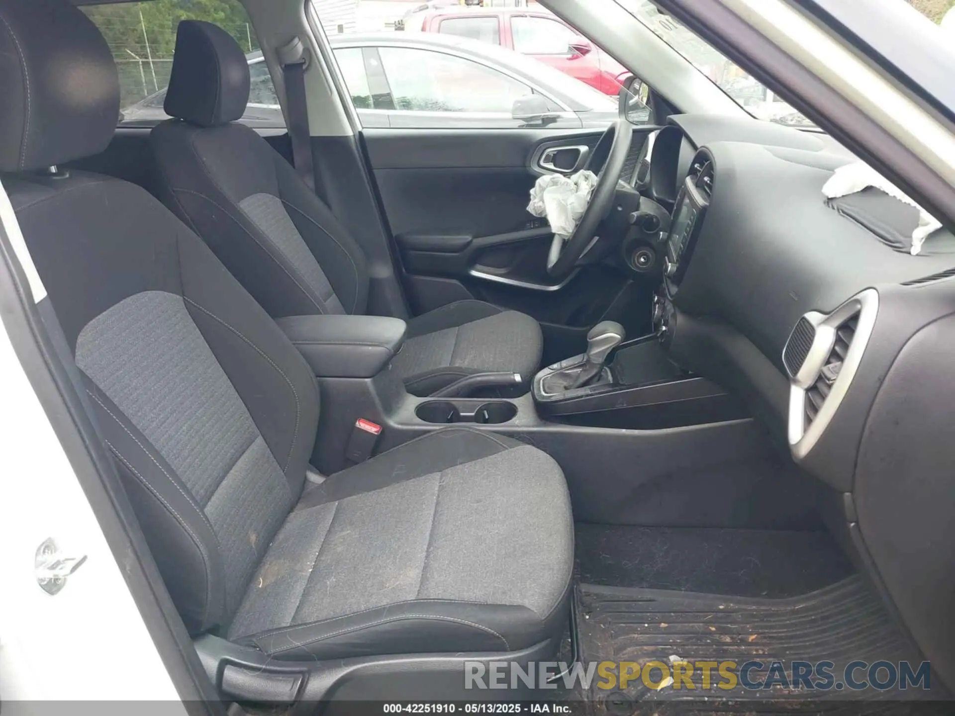 5 Photograph of a damaged car KNDJ23AU0L7722100 KIA SOUL 2020