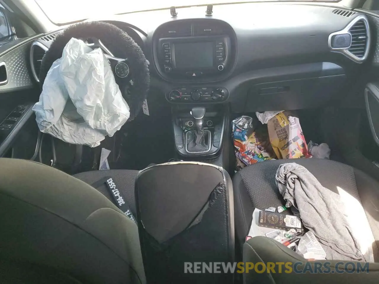 8 Photograph of a damaged car KNDJ23AU1L7003583 KIA SOUL 2020