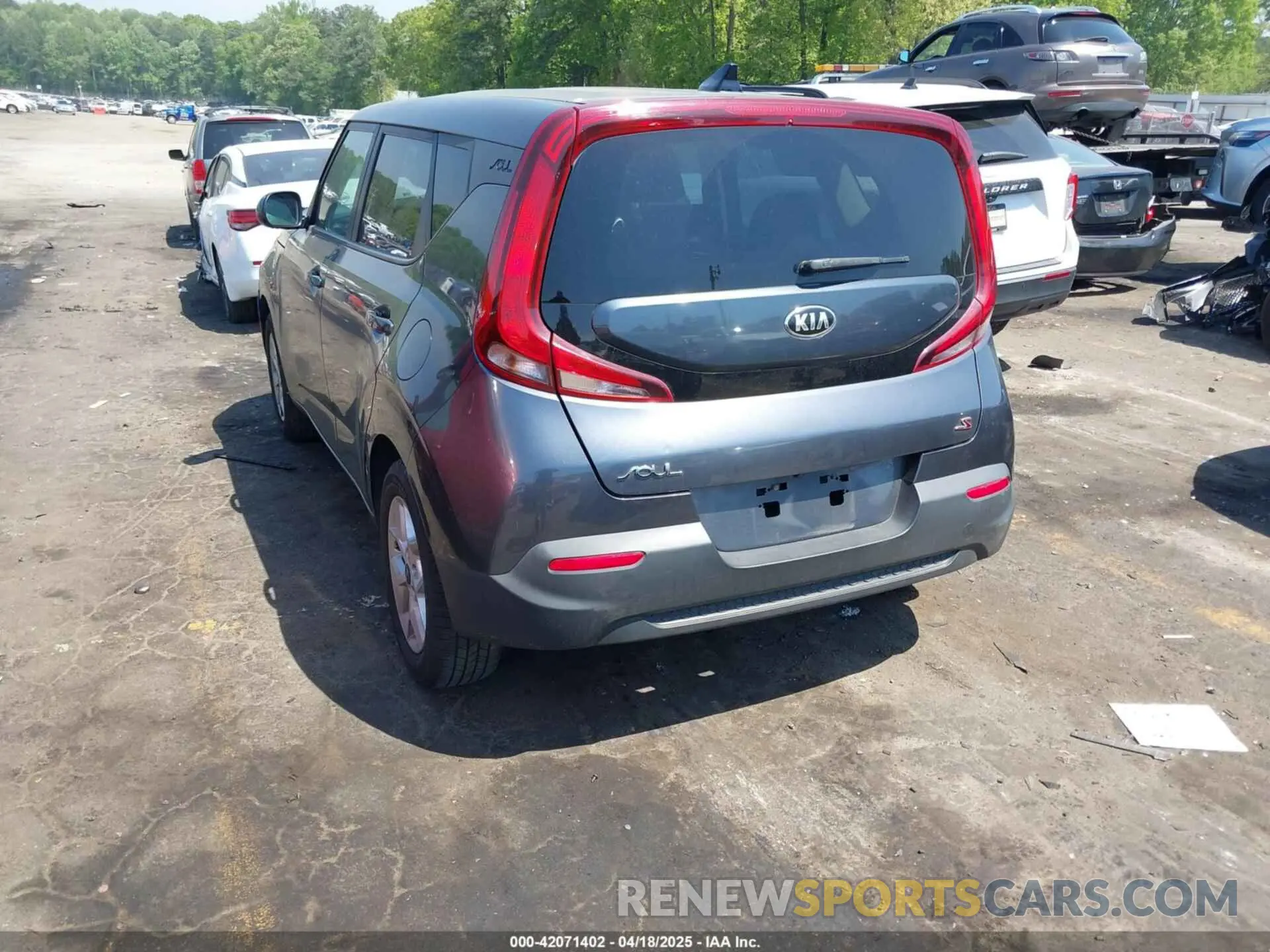 3 Photograph of a damaged car KNDJ23AU1L7019301 KIA SOUL 2020