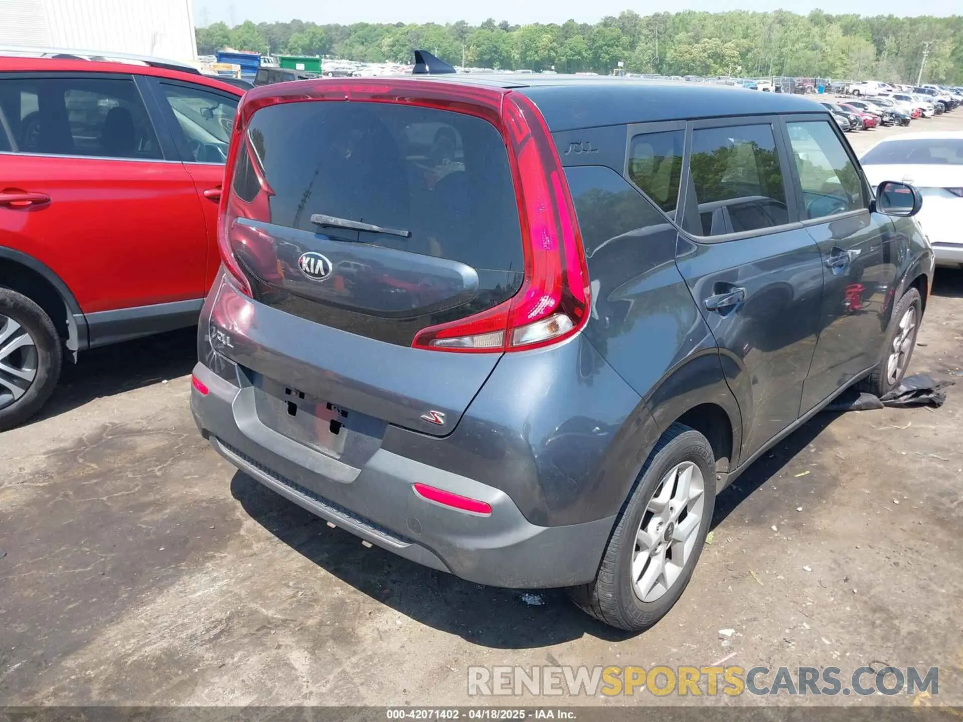 4 Photograph of a damaged car KNDJ23AU1L7019301 KIA SOUL 2020