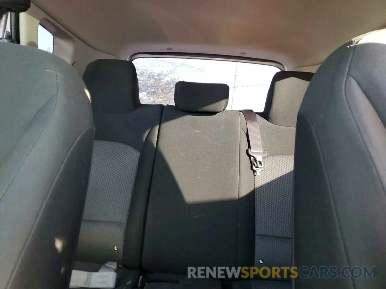 10 Photograph of a damaged car KNDJ23AU1L7040634 KIA SOUL 2020