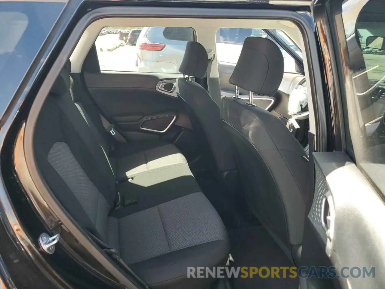 10 Photograph of a damaged car KNDJ23AU1L7062780 KIA SOUL 2020
