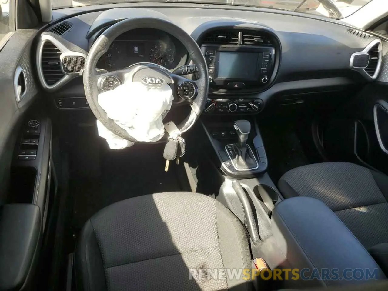 8 Photograph of a damaged car KNDJ23AU1L7062780 KIA SOUL 2020