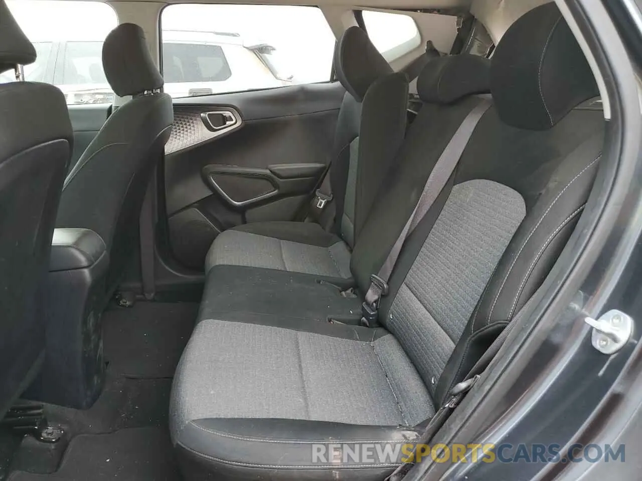 10 Photograph of a damaged car KNDJ23AU1L7064092 KIA SOUL 2020