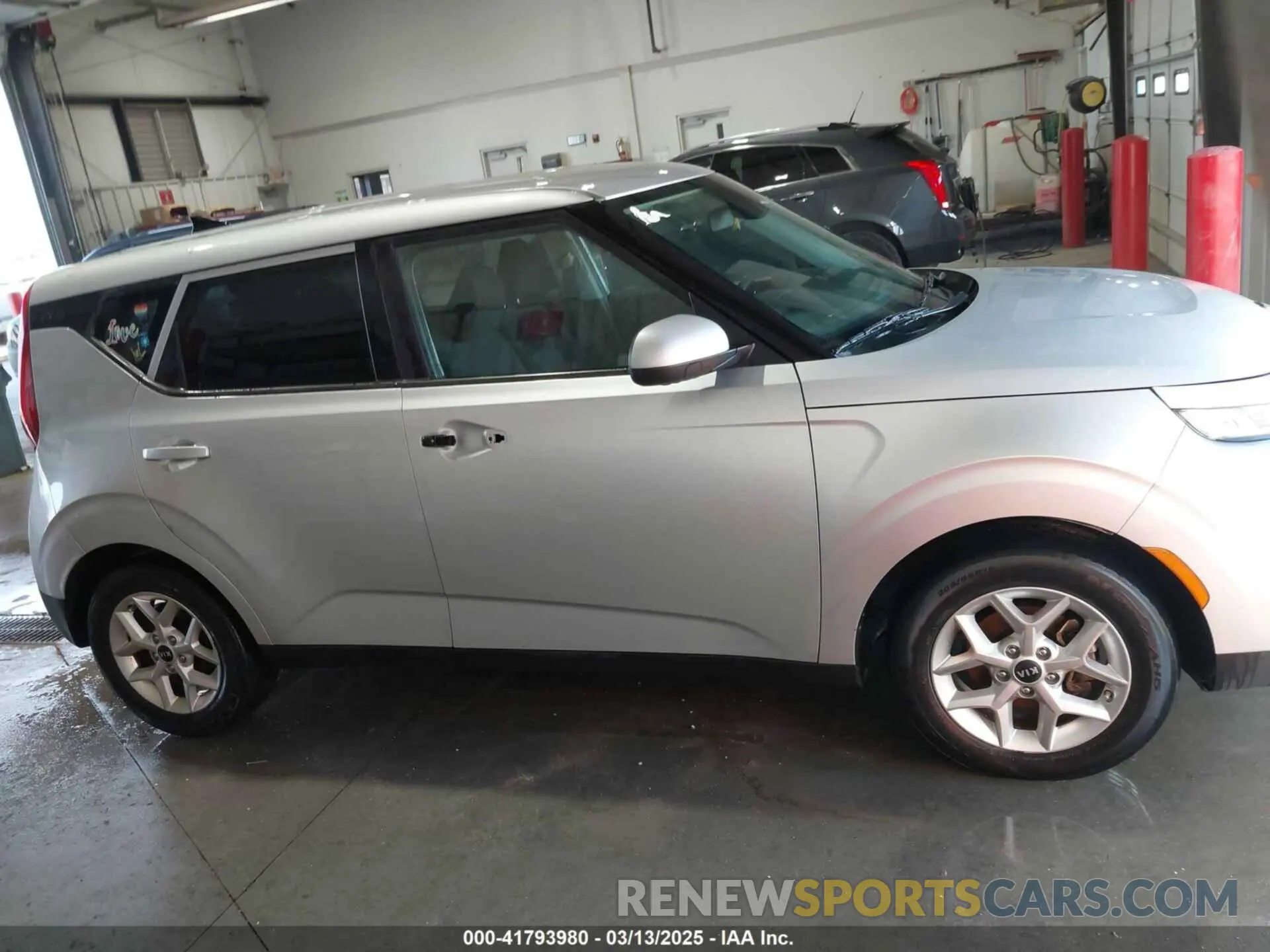 13 Photograph of a damaged car KNDJ23AU1L7067025 KIA SOUL 2020