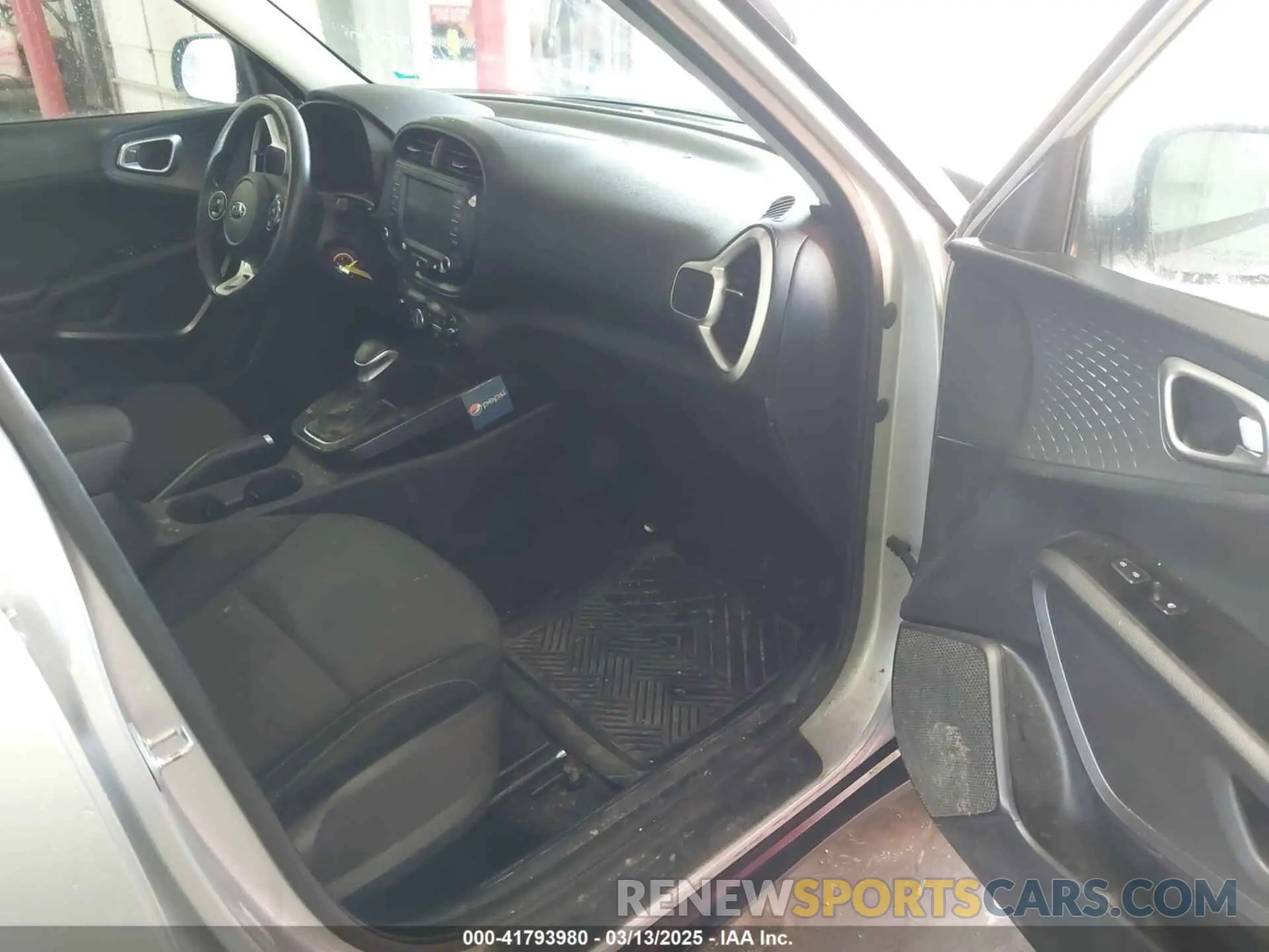 5 Photograph of a damaged car KNDJ23AU1L7067025 KIA SOUL 2020