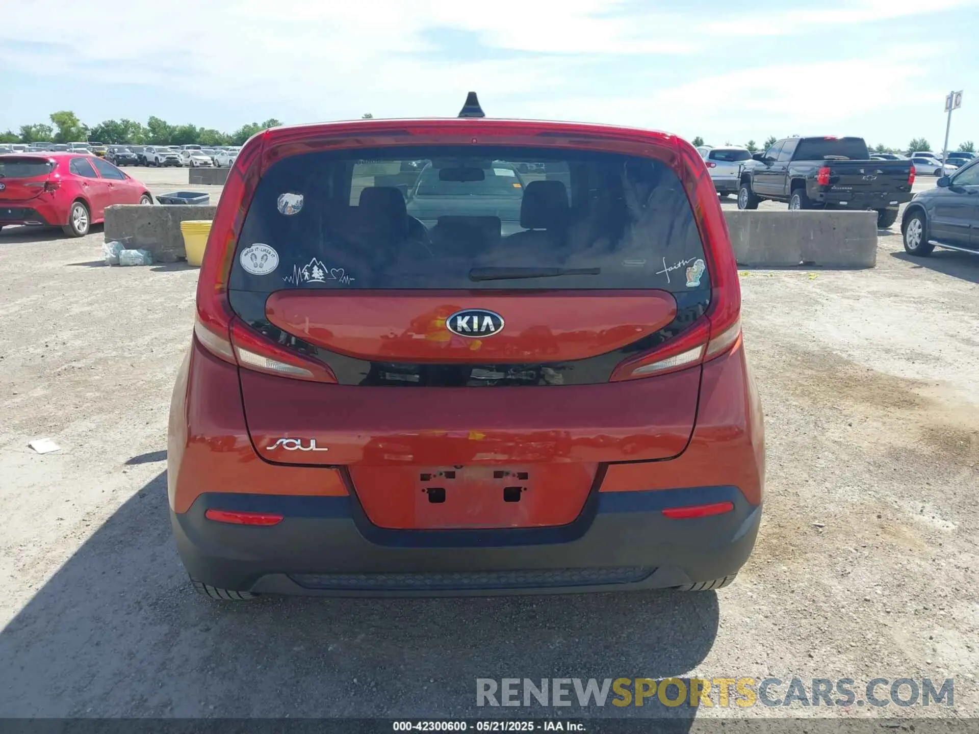 16 Photograph of a damaged car KNDJ23AU1L7114585 KIA SOUL 2020