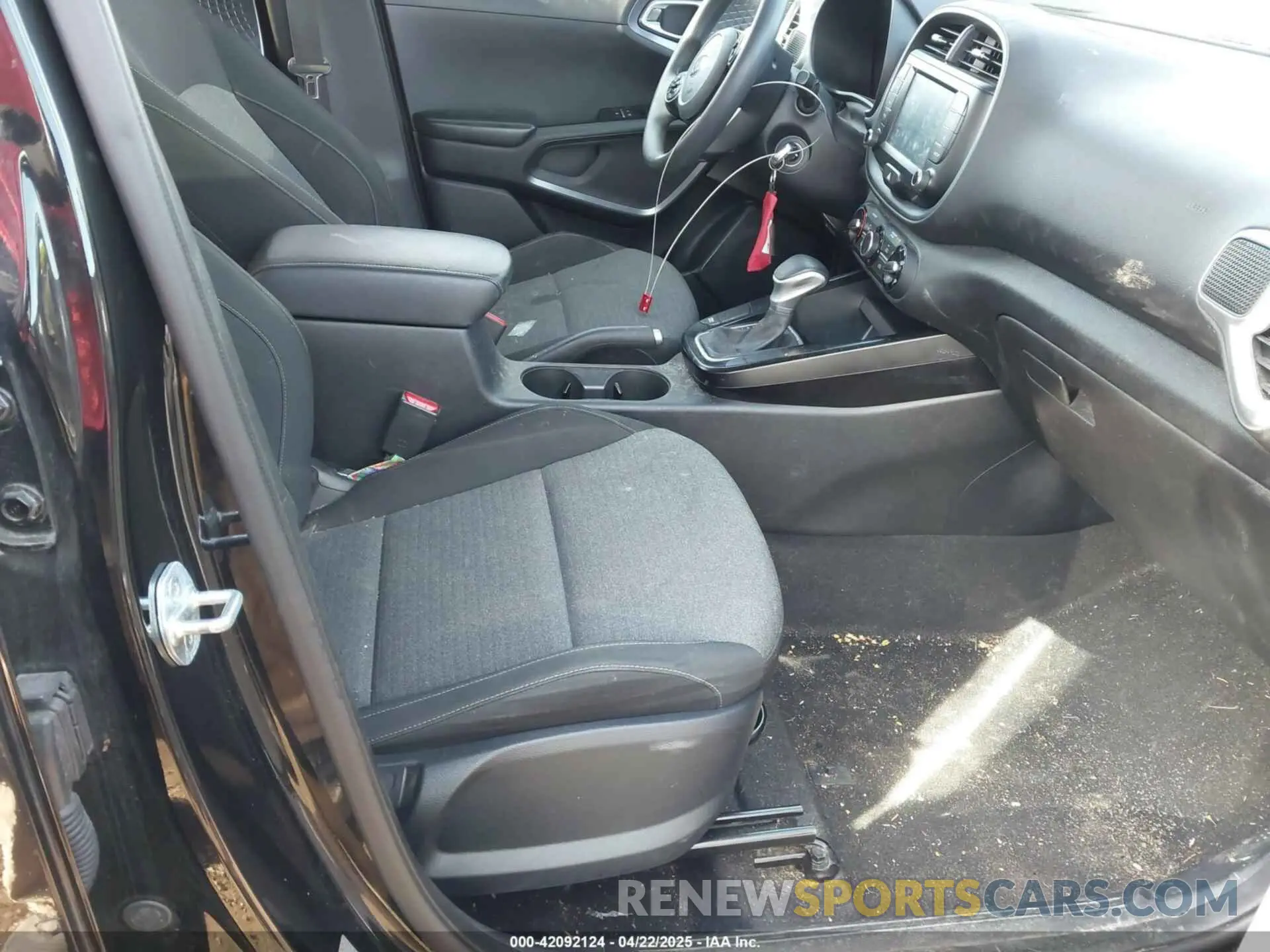 5 Photograph of a damaged car KNDJ23AU1L7708903 KIA SOUL 2020