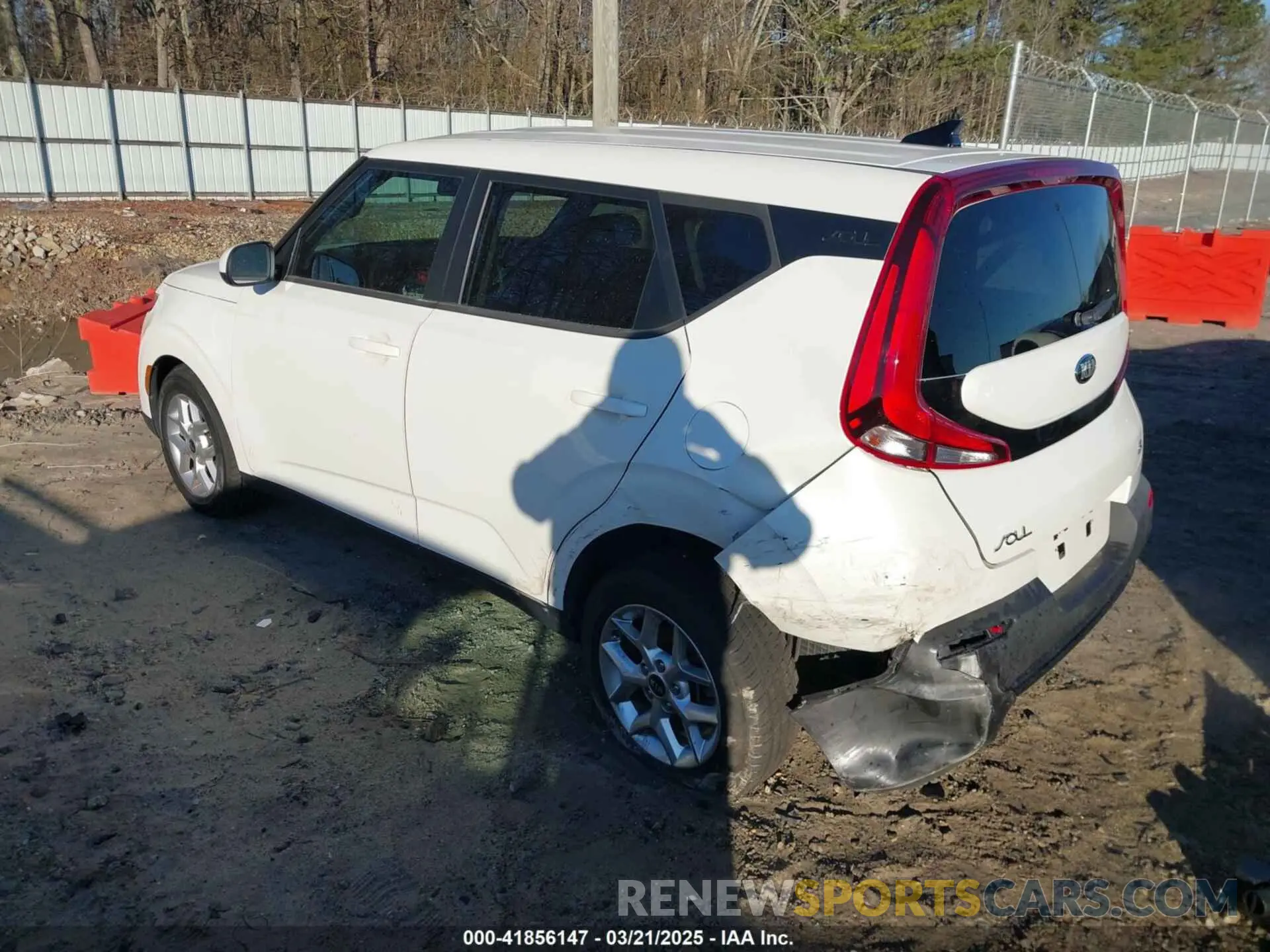 6 Photograph of a damaged car KNDJ23AU1L7719576 KIA SOUL 2020