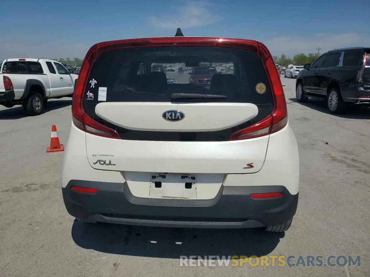 6 Photograph of a damaged car KNDJ23AU1L7727371 KIA SOUL 2020