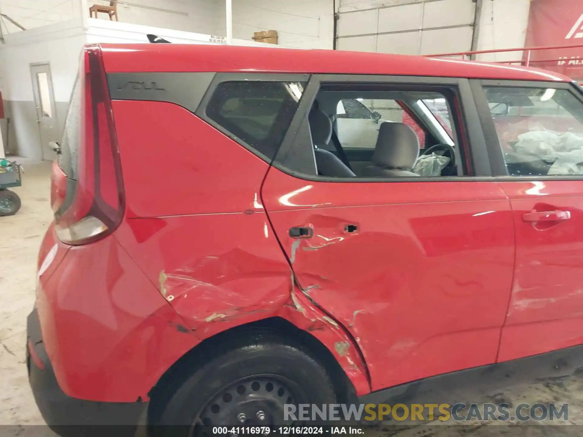 17 Photograph of a damaged car KNDJ23AU2L7003611 KIA SOUL 2020