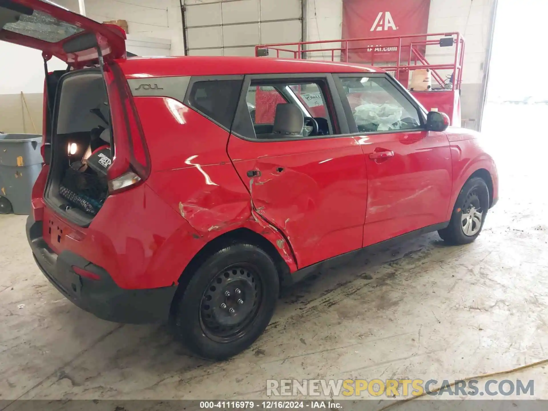 4 Photograph of a damaged car KNDJ23AU2L7003611 KIA SOUL 2020