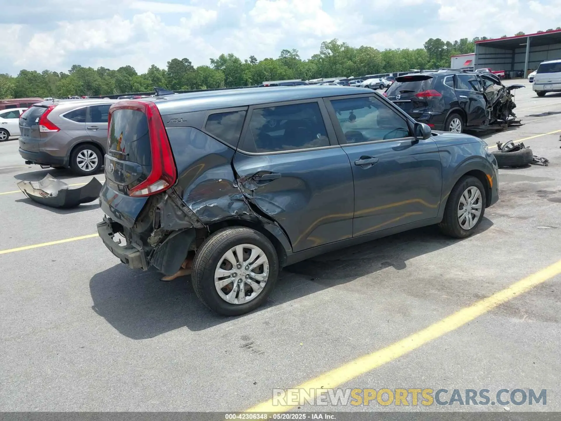 4 Photograph of a damaged car KNDJ23AU2L7003981 KIA SOUL 2020
