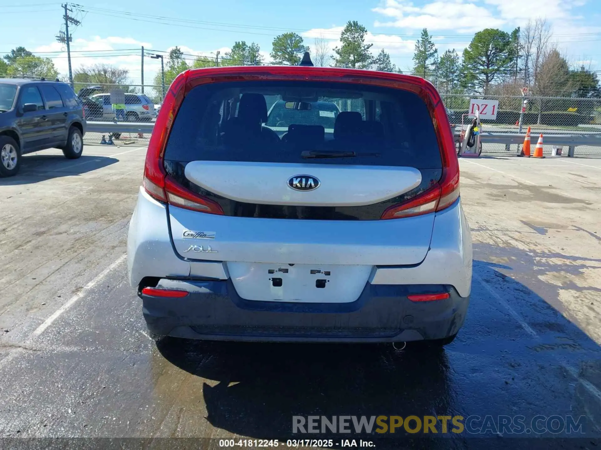 17 Photograph of a damaged car KNDJ23AU2L7004287 KIA SOUL 2020
