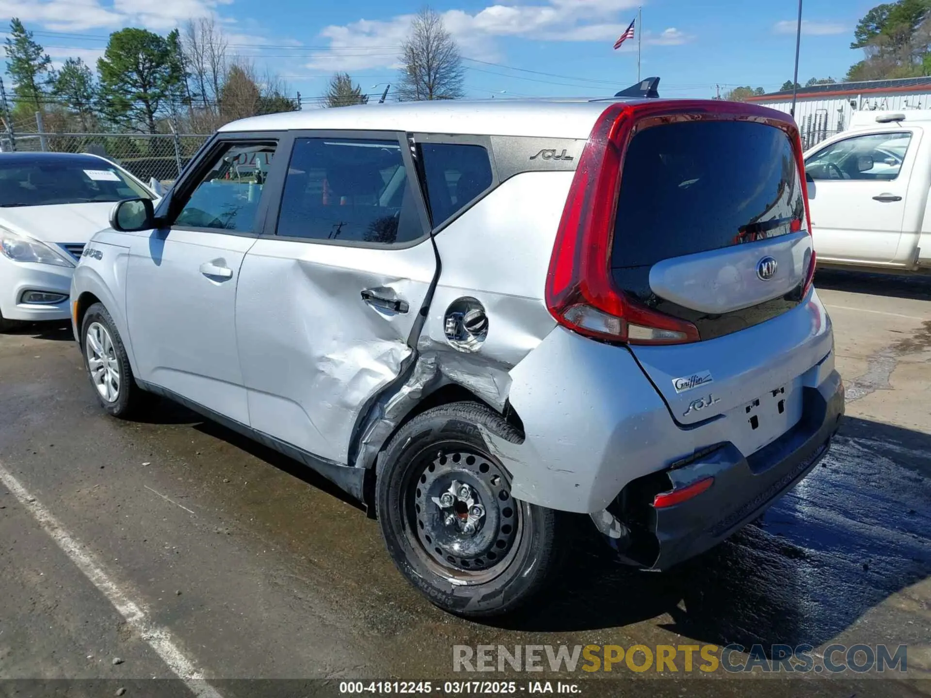 3 Photograph of a damaged car KNDJ23AU2L7004287 KIA SOUL 2020