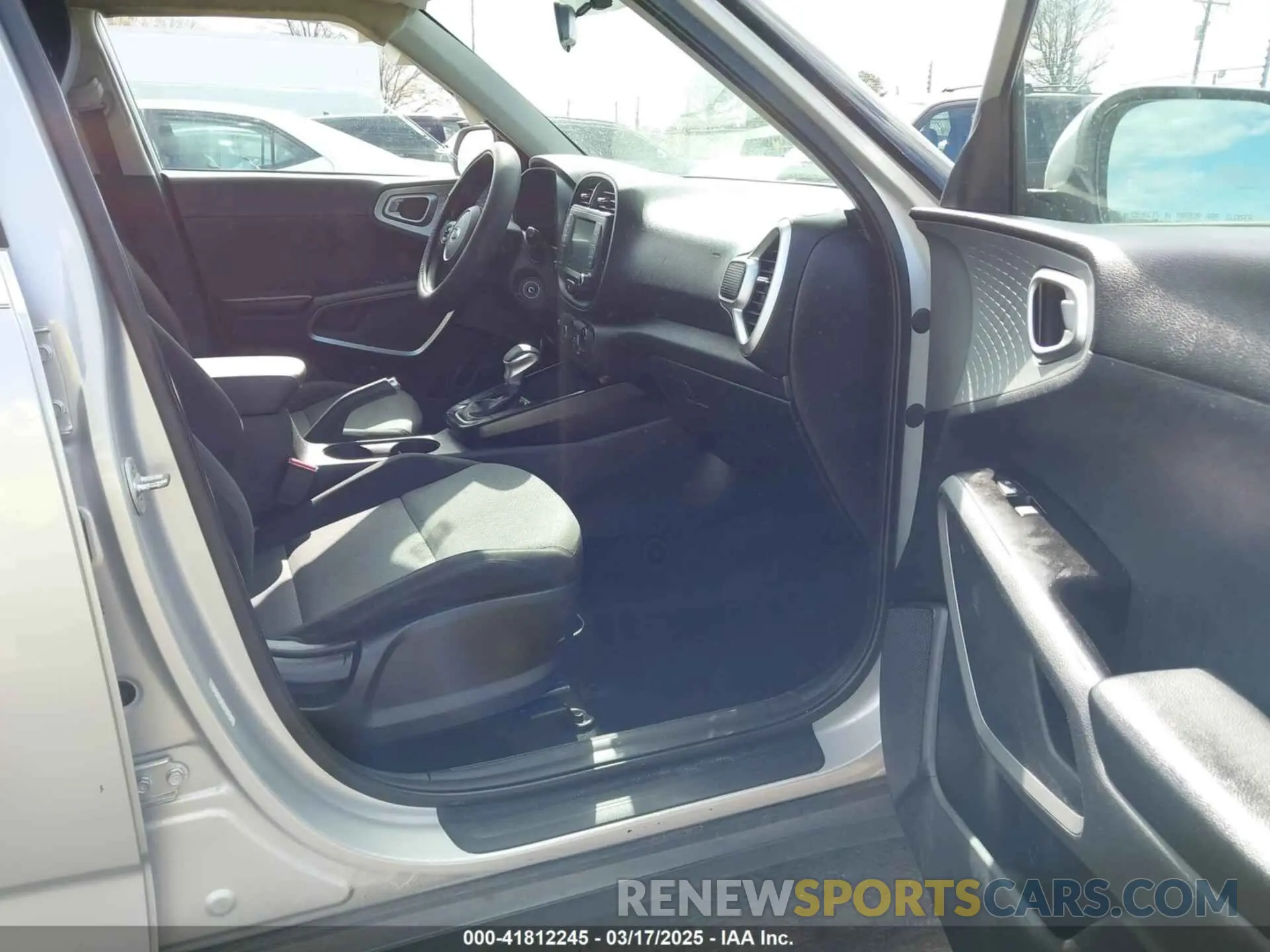 5 Photograph of a damaged car KNDJ23AU2L7004287 KIA SOUL 2020
