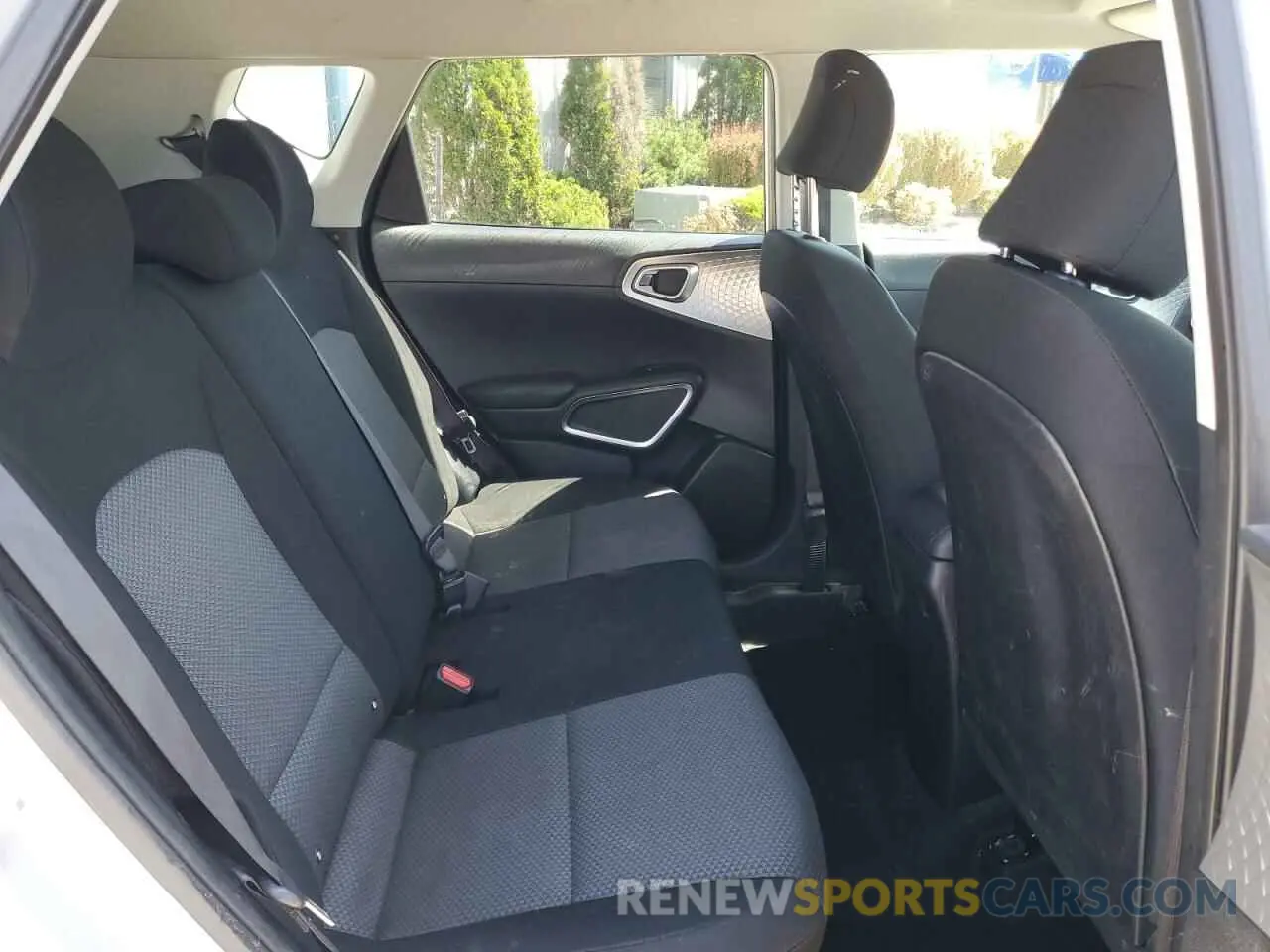 11 Photograph of a damaged car KNDJ23AU2L7022398 KIA SOUL 2020