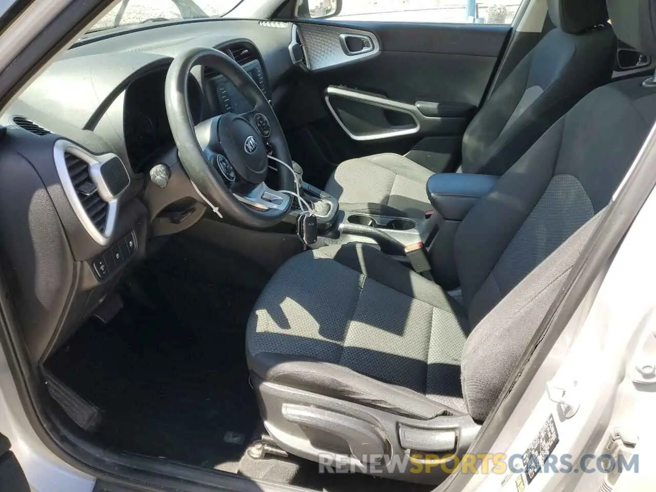 7 Photograph of a damaged car KNDJ23AU2L7022398 KIA SOUL 2020