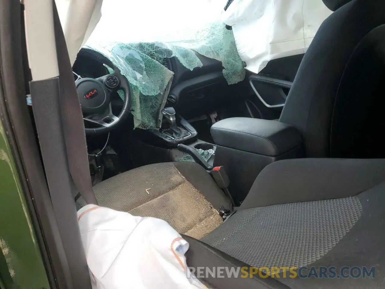 7 Photograph of a damaged car KNDJ23AU2L7042909 KIA SOUL 2020