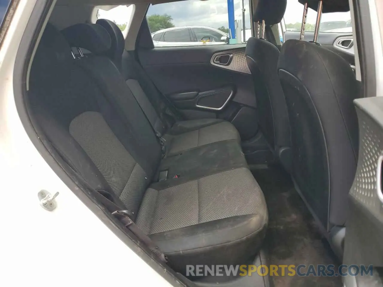 11 Photograph of a damaged car KNDJ23AU2L7043784 KIA SOUL 2020