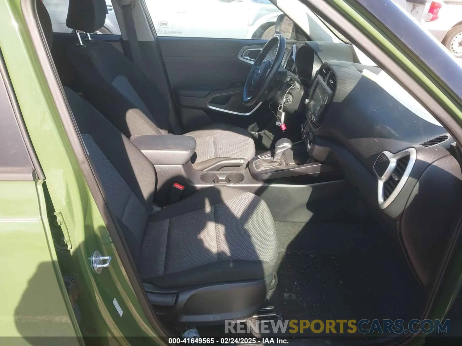 5 Photograph of a damaged car KNDJ23AU2L7045440 KIA SOUL 2020