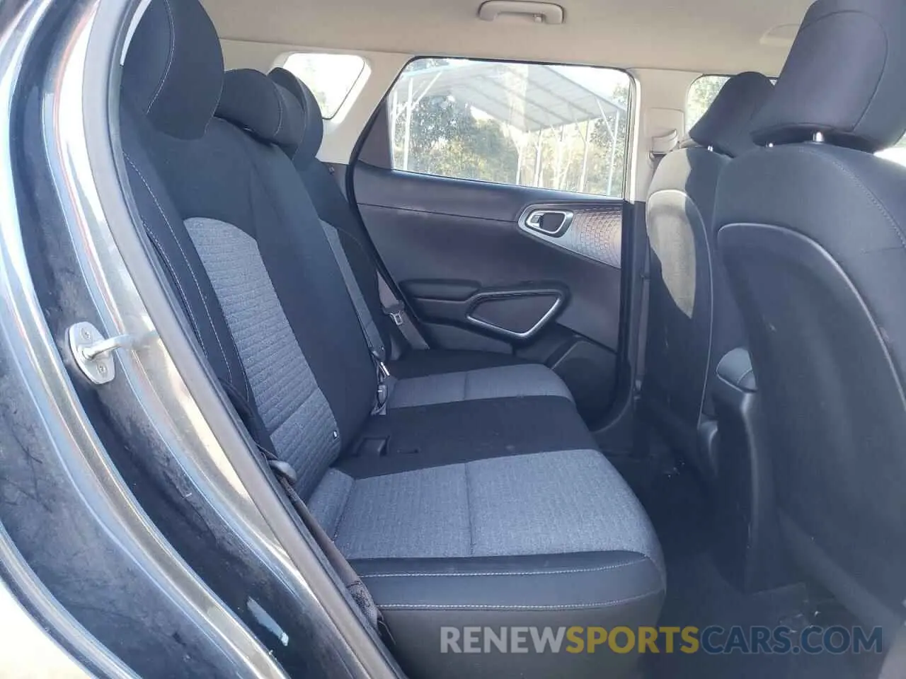11 Photograph of a damaged car KNDJ23AU2L7059435 KIA SOUL 2020