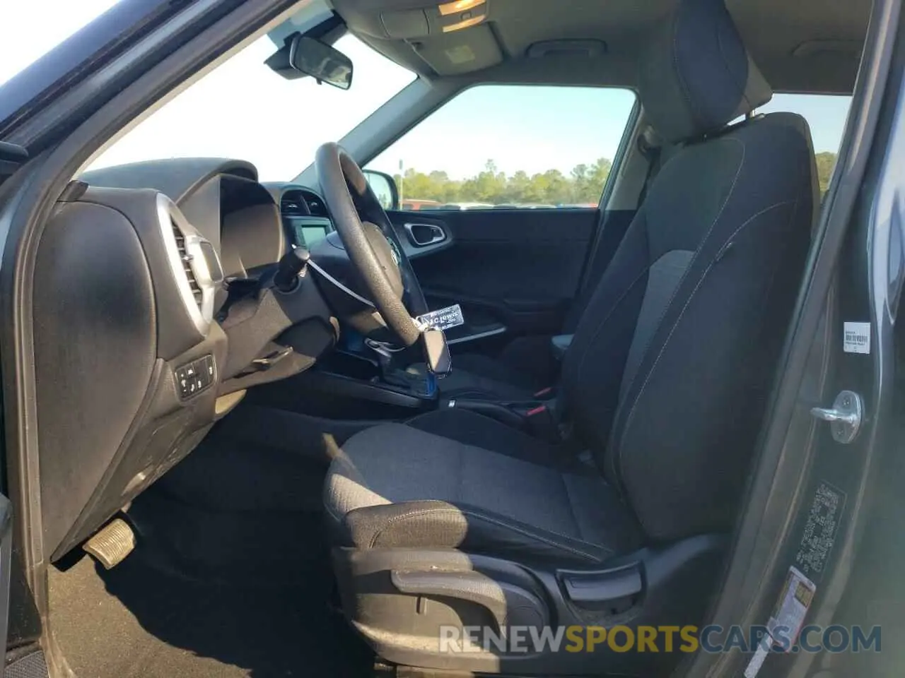 7 Photograph of a damaged car KNDJ23AU2L7059435 KIA SOUL 2020