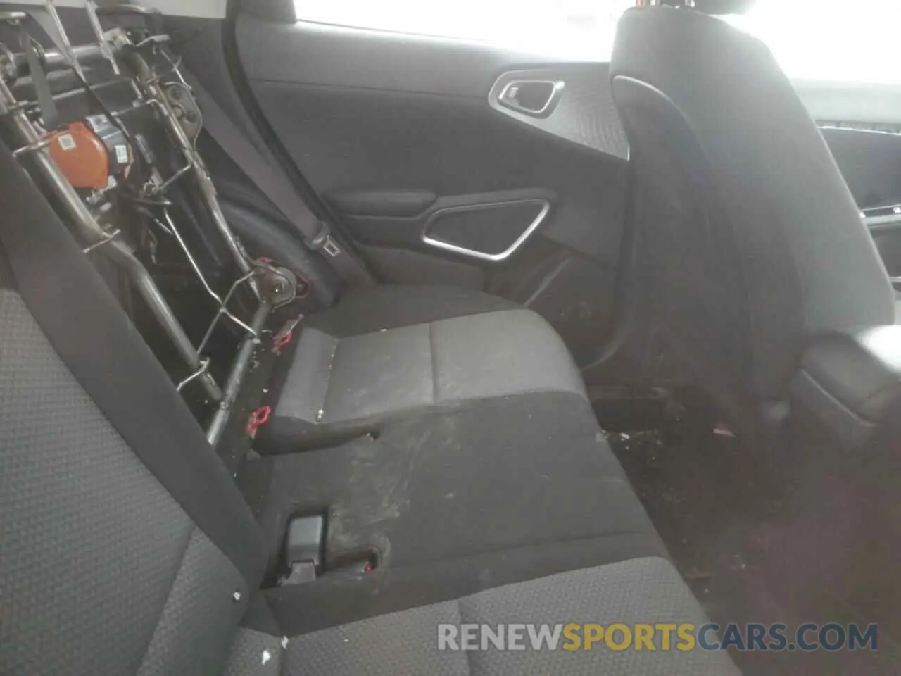 10 Photograph of a damaged car KNDJ23AU2L7061301 KIA SOUL 2020