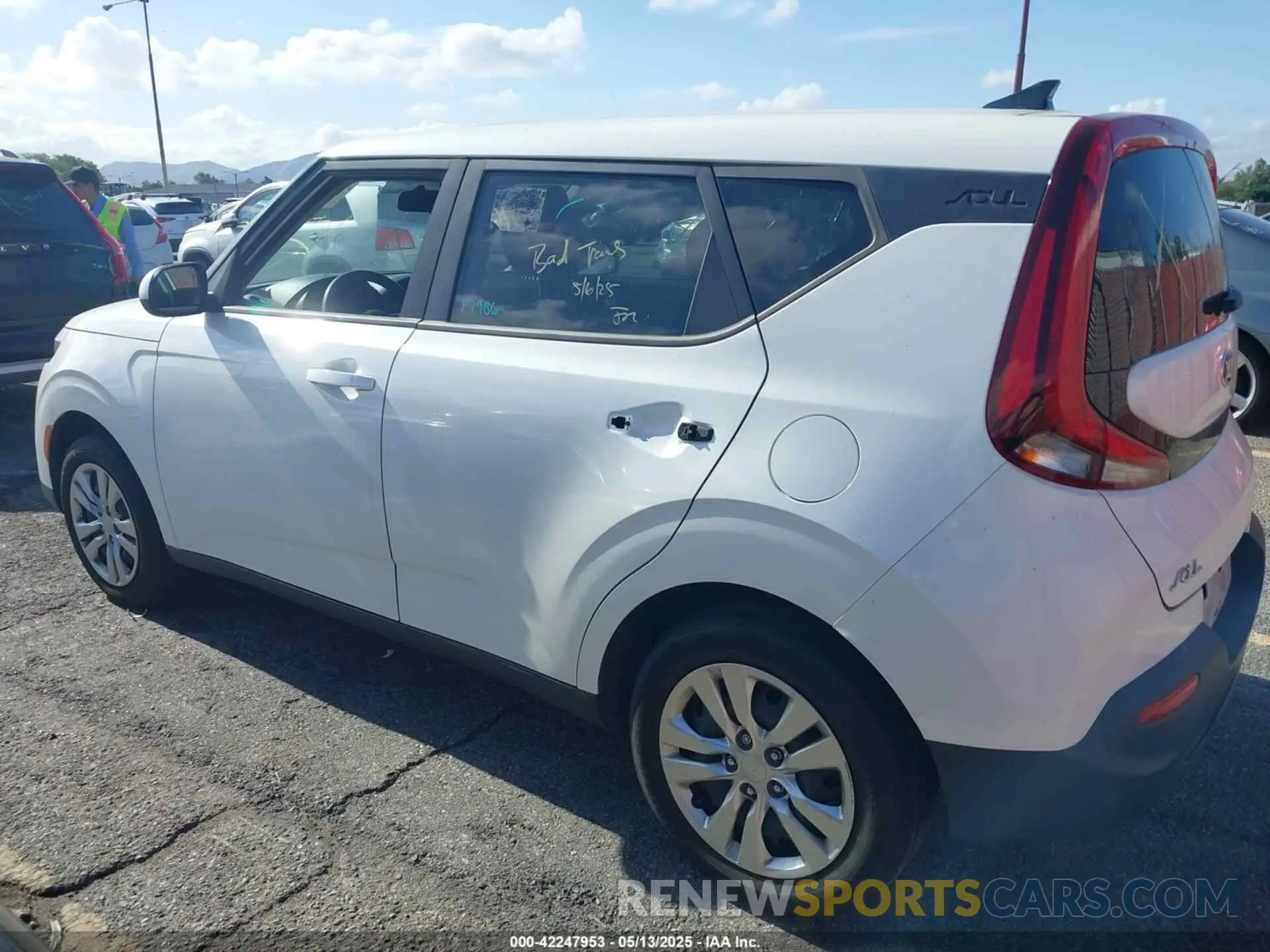 14 Photograph of a damaged car KNDJ23AU2L7701202 KIA SOUL 2020