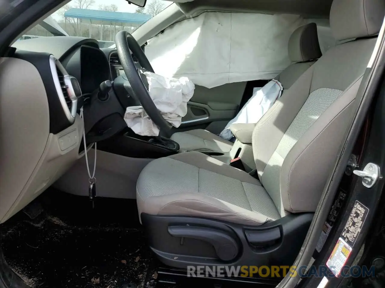 7 Photograph of a damaged car KNDJ23AU2L7703418 KIA SOUL 2020