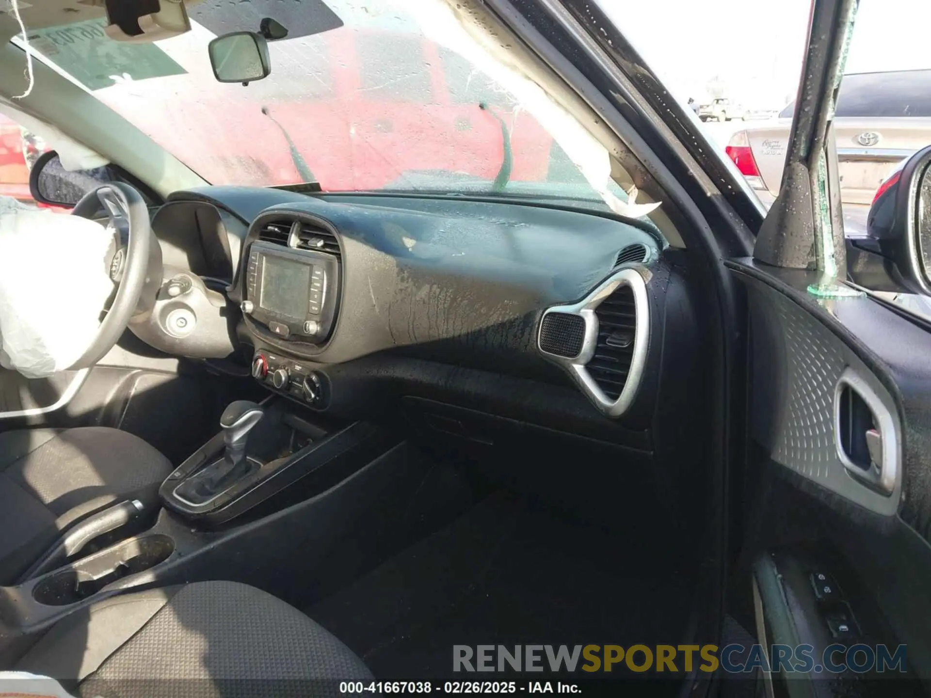 5 Photograph of a damaged car KNDJ23AU2L7716198 KIA SOUL 2020