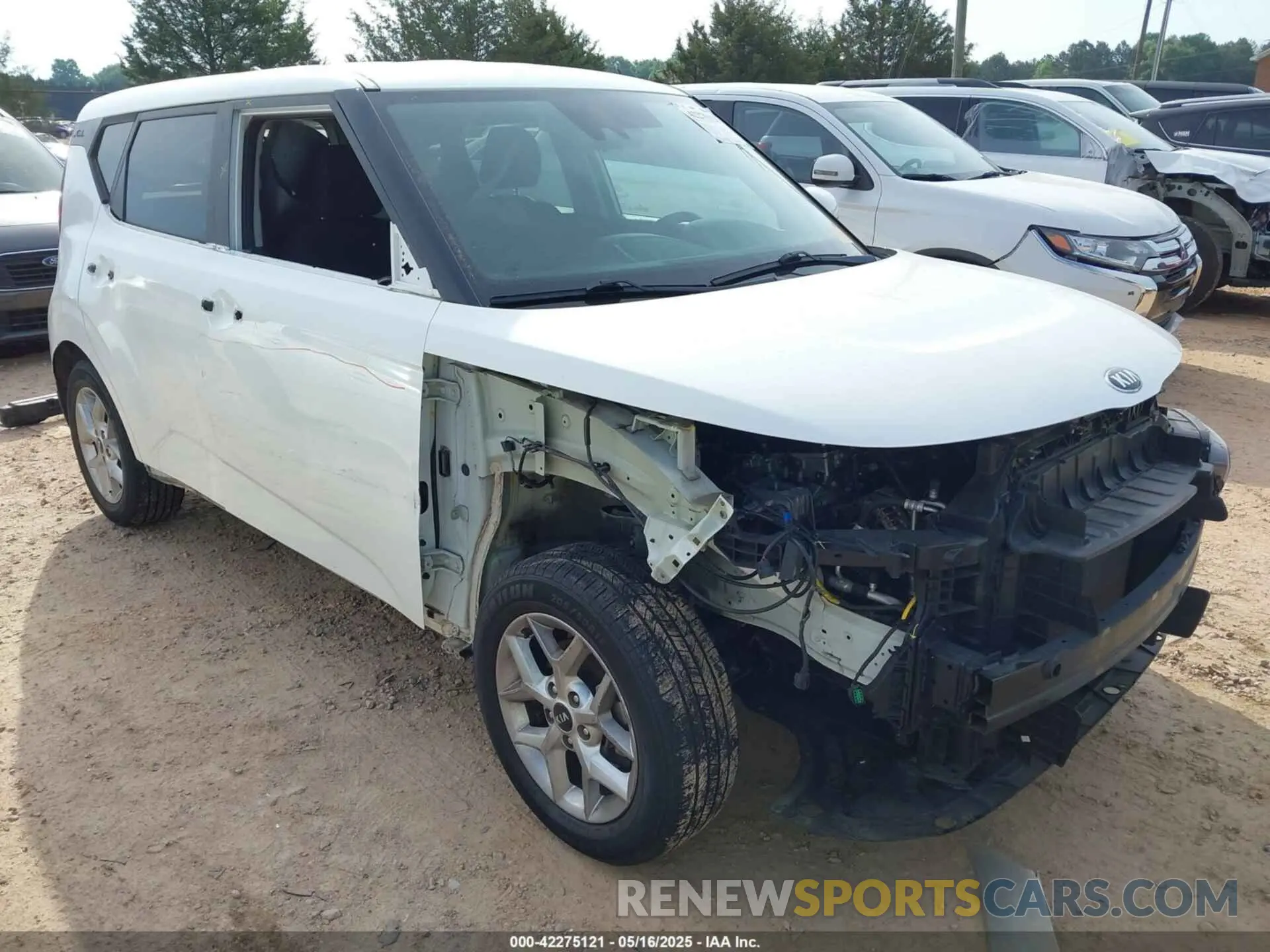 1 Photograph of a damaged car KNDJ23AU2L7735687 KIA SOUL 2020
