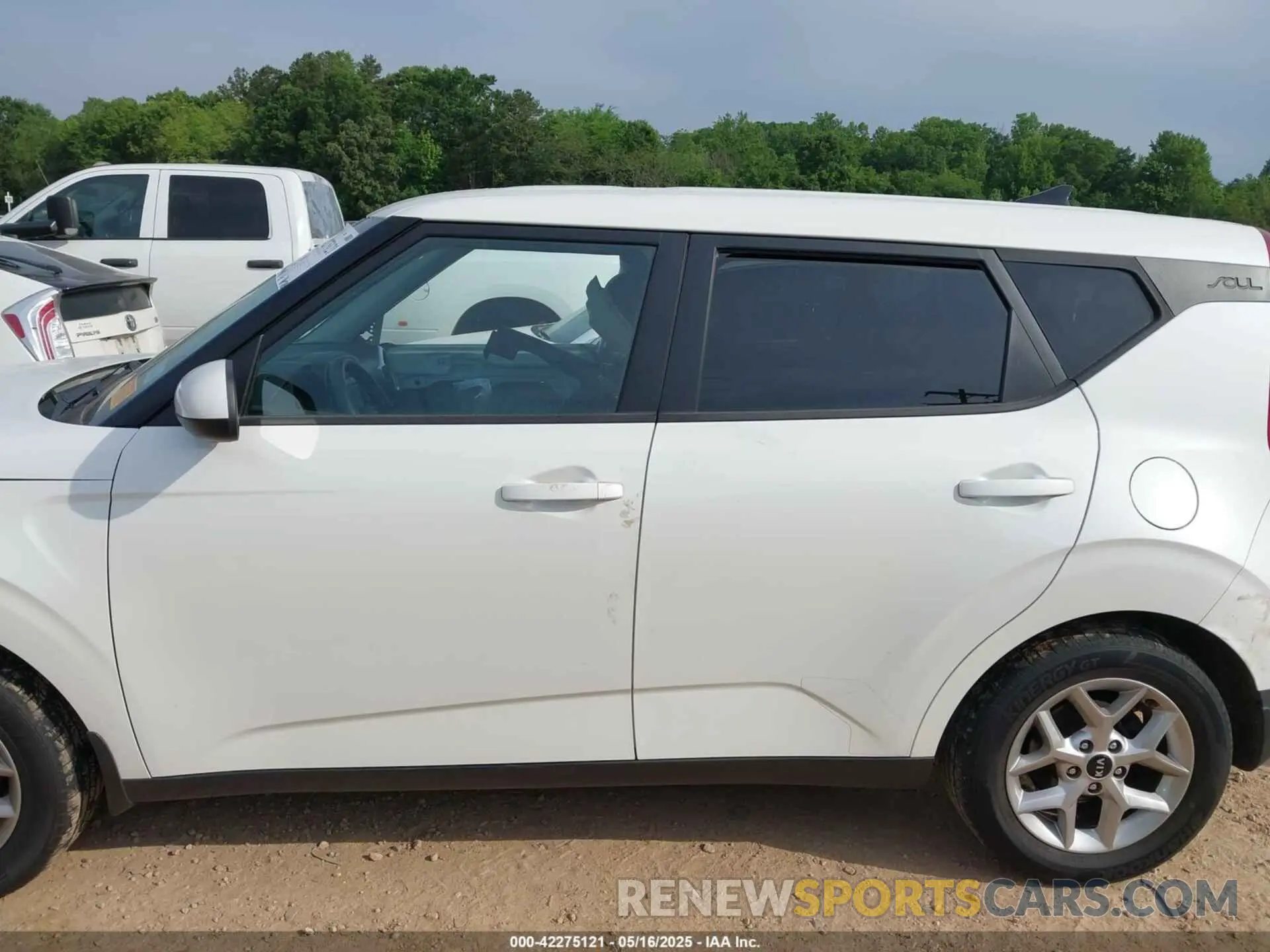 14 Photograph of a damaged car KNDJ23AU2L7735687 KIA SOUL 2020