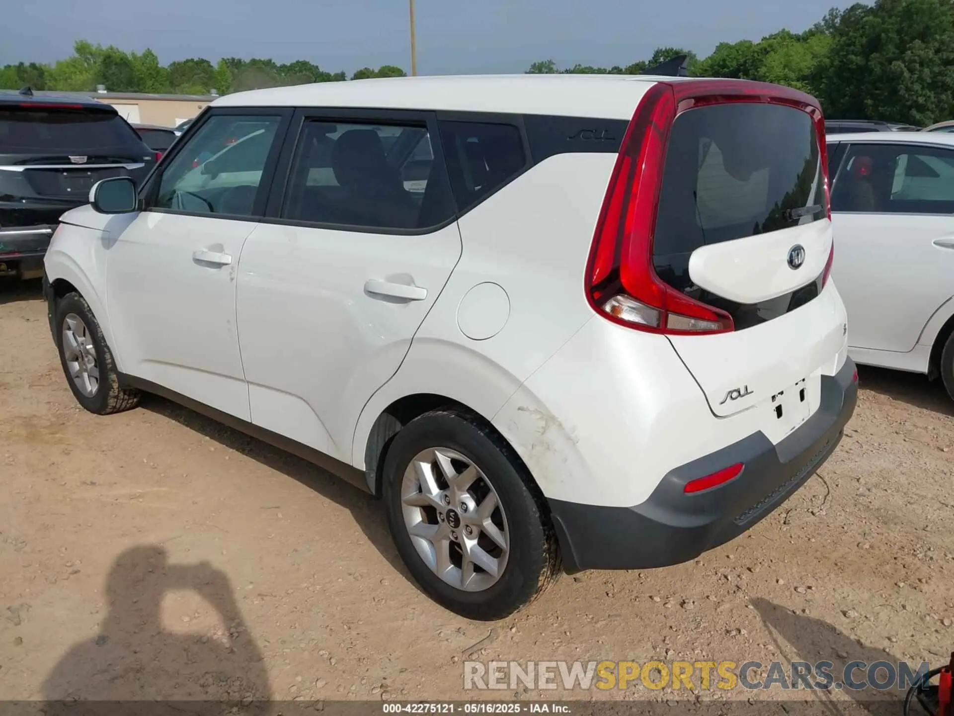 3 Photograph of a damaged car KNDJ23AU2L7735687 KIA SOUL 2020