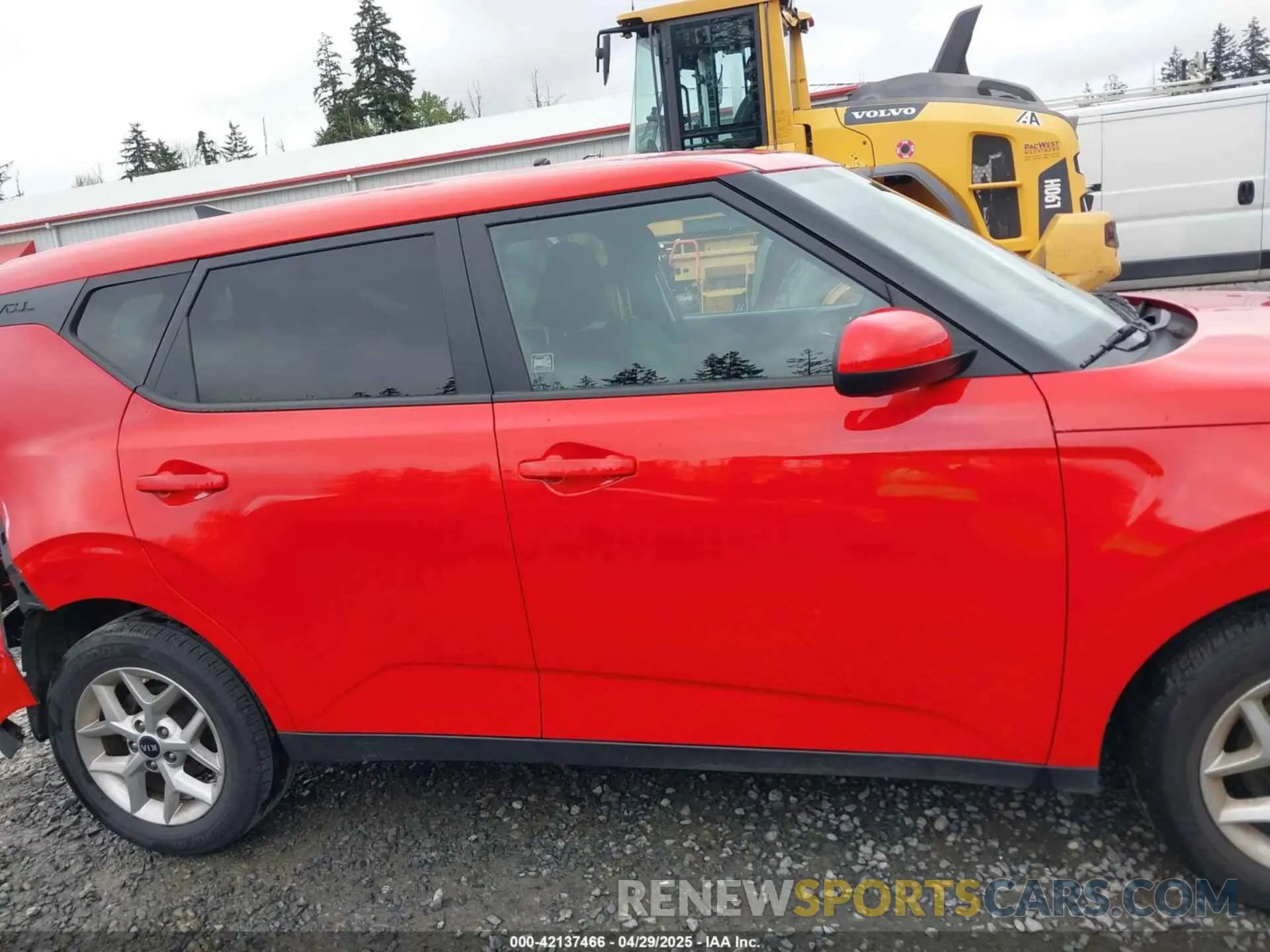 13 Photograph of a damaged car KNDJ23AU3L7009028 KIA SOUL 2020