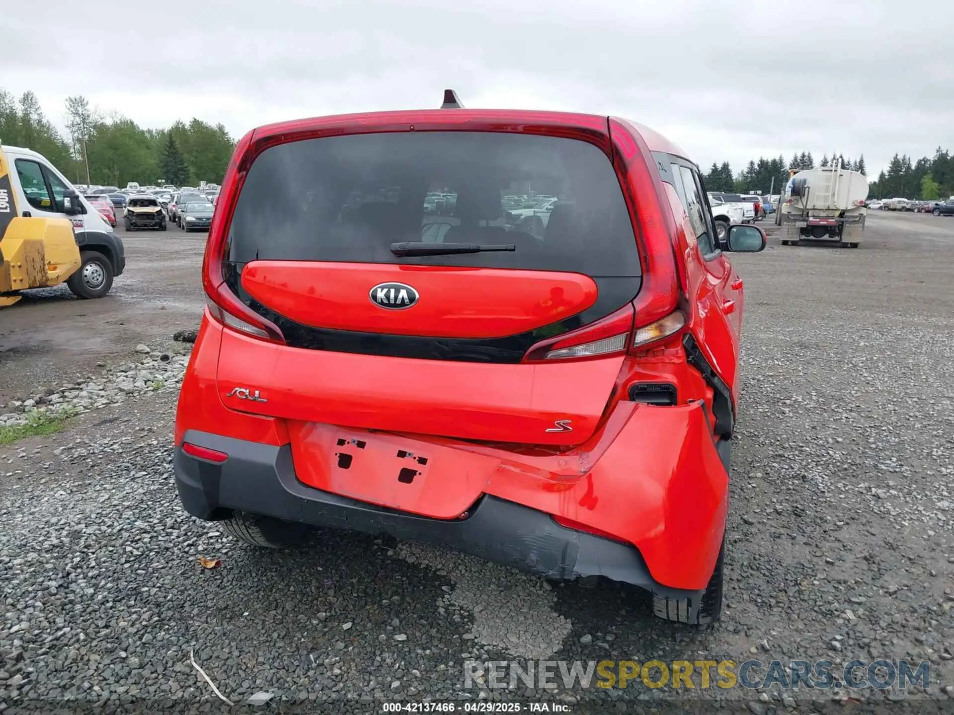 6 Photograph of a damaged car KNDJ23AU3L7009028 KIA SOUL 2020