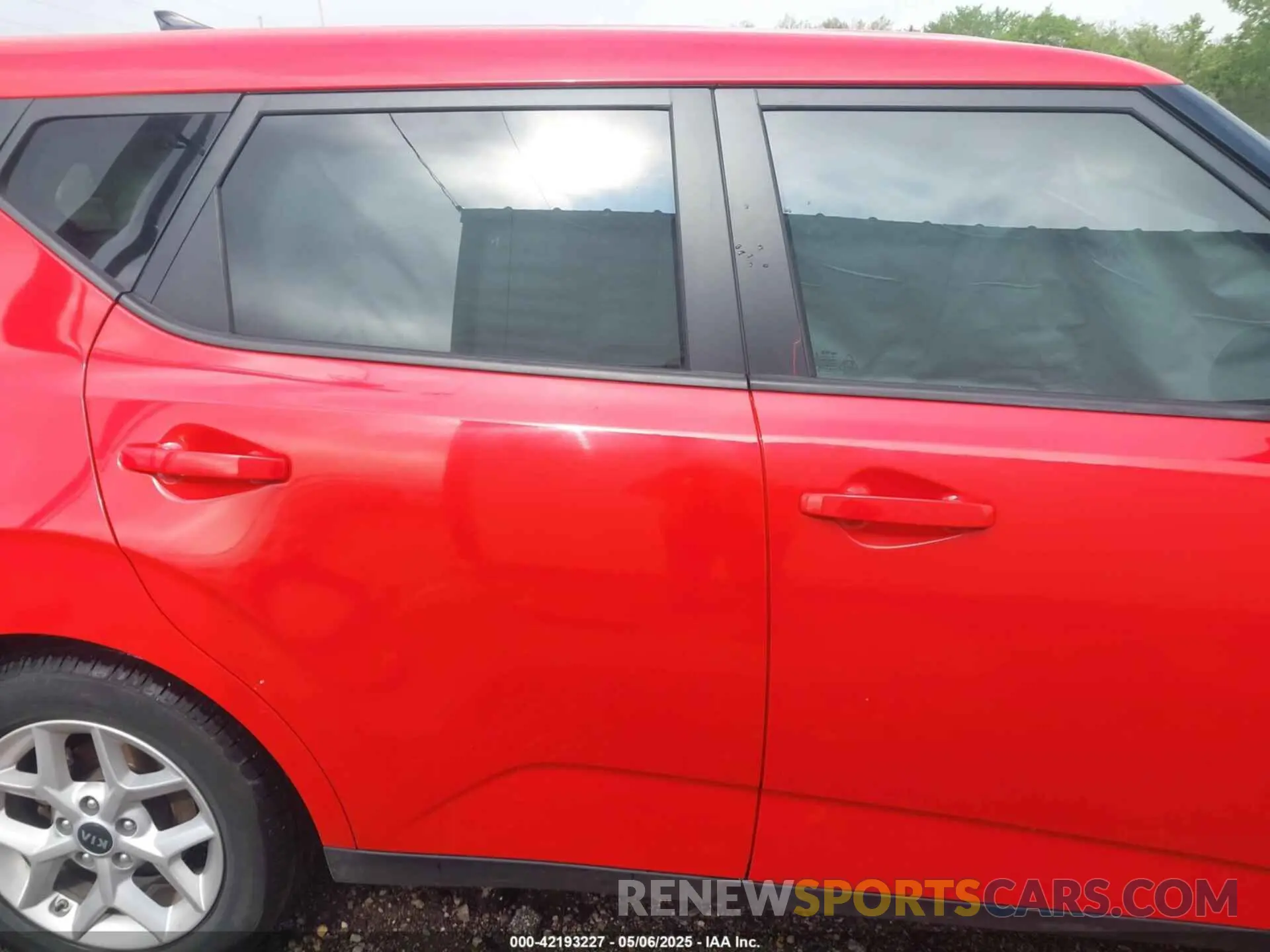 13 Photograph of a damaged car KNDJ23AU3L7014682 KIA SOUL 2020