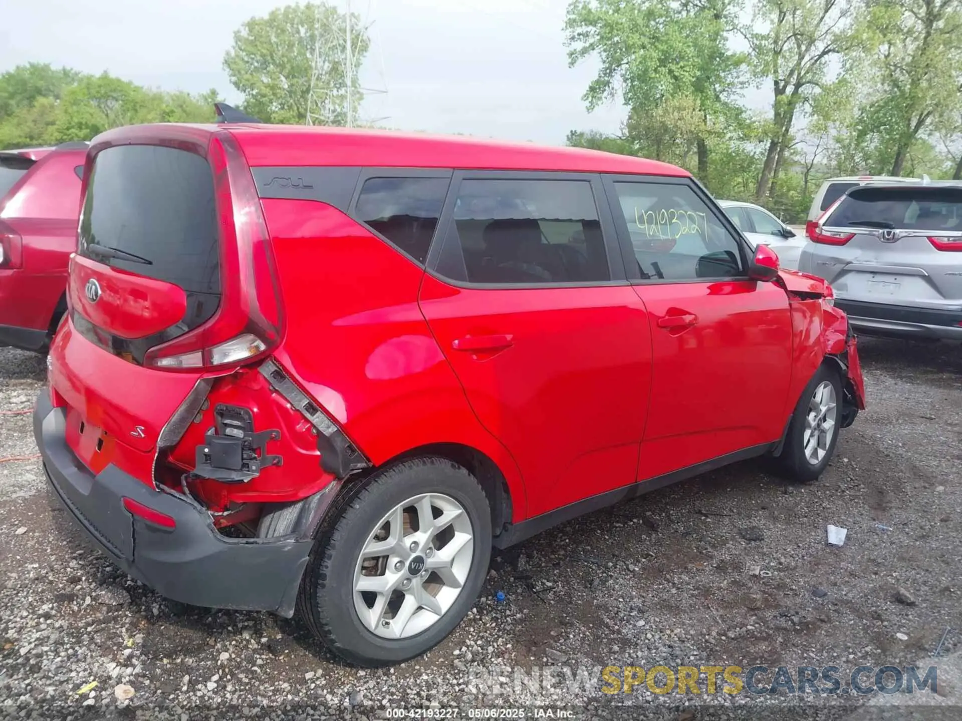 4 Photograph of a damaged car KNDJ23AU3L7014682 KIA SOUL 2020
