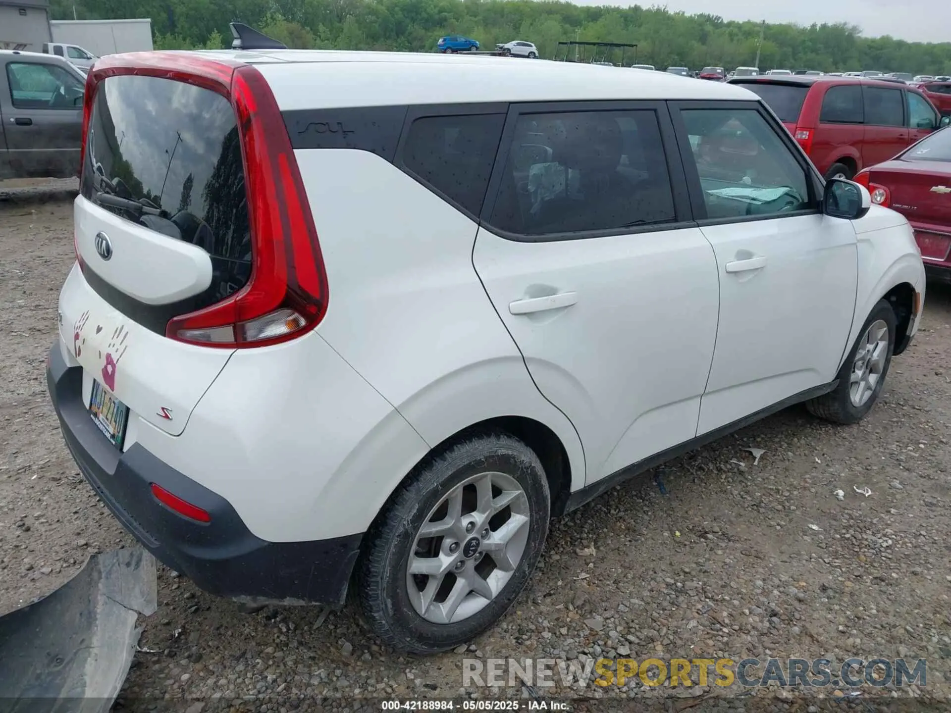 4 Photograph of a damaged car KNDJ23AU3L7017808 KIA SOUL 2020