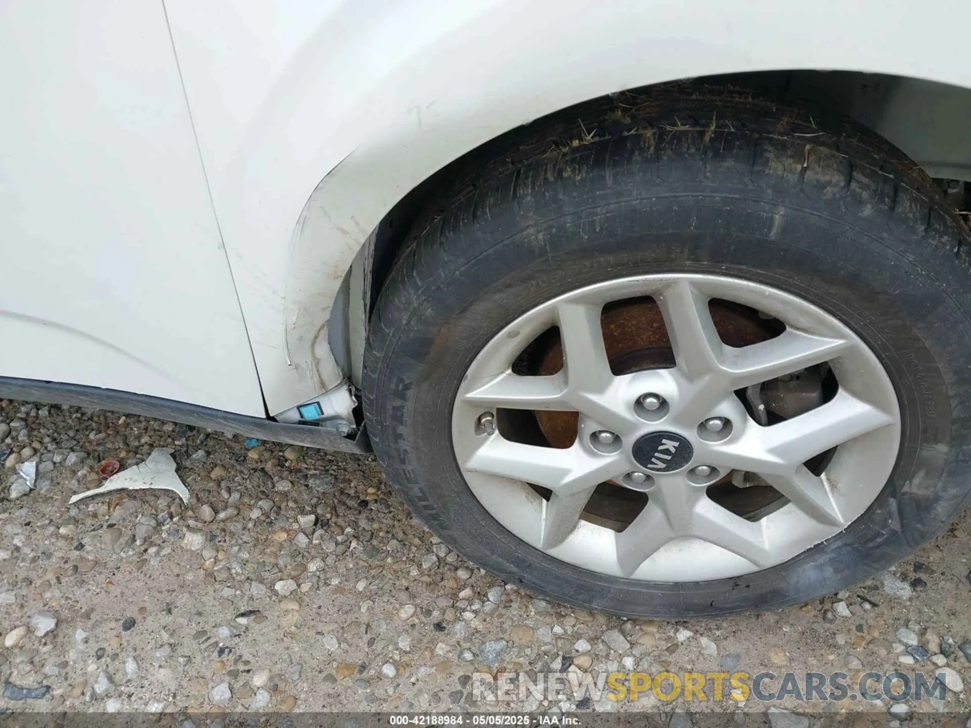 6 Photograph of a damaged car KNDJ23AU3L7017808 KIA SOUL 2020