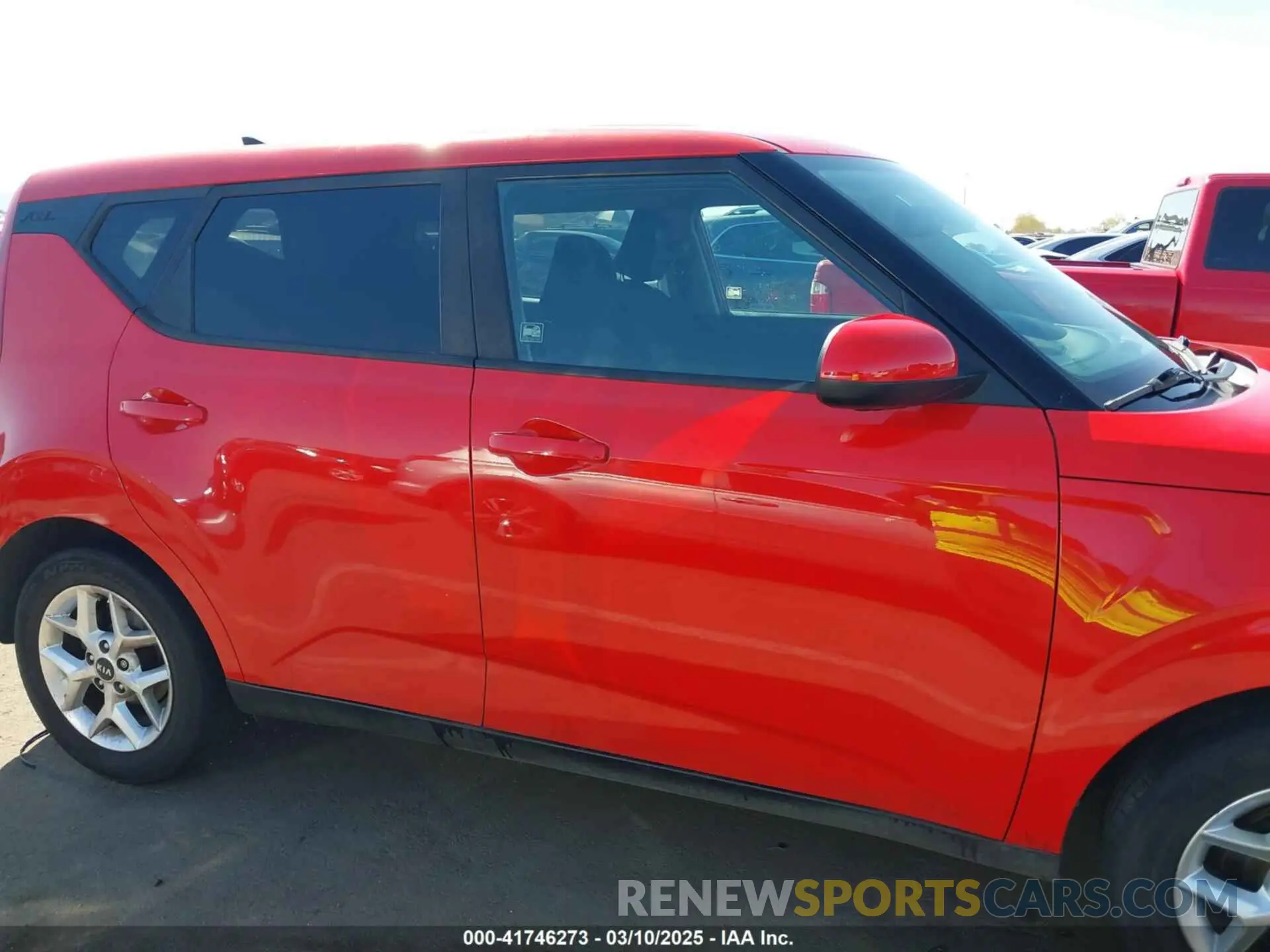13 Photograph of a damaged car KNDJ23AU3L7025665 KIA SOUL 2020