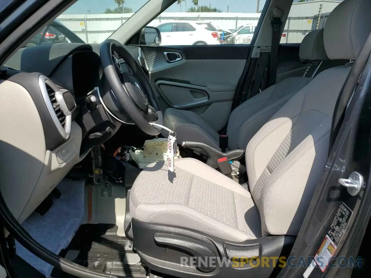7 Photograph of a damaged car KNDJ23AU3L7027013 KIA SOUL 2020