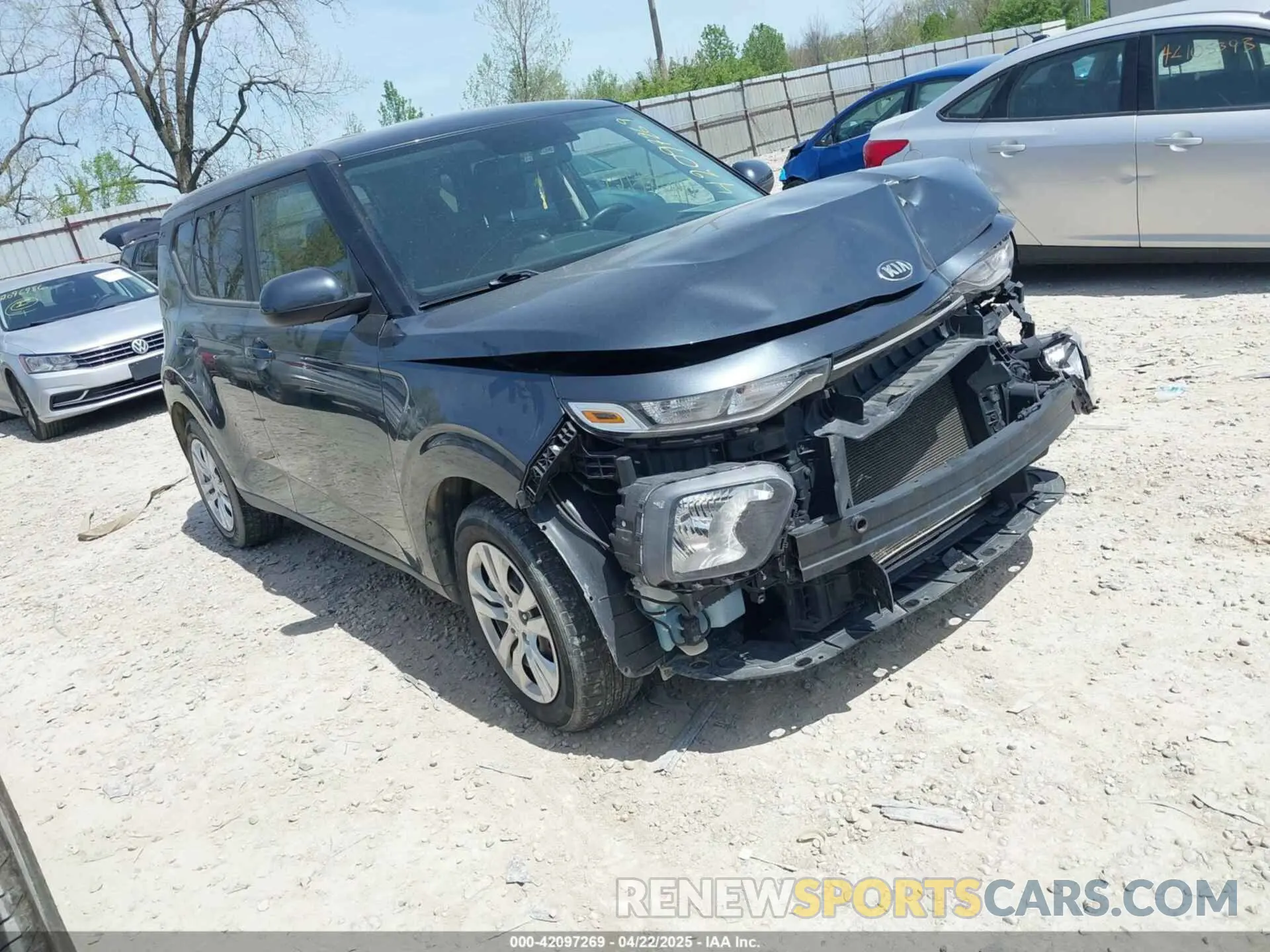 1 Photograph of a damaged car KNDJ23AU3L7057015 KIA SOUL 2020