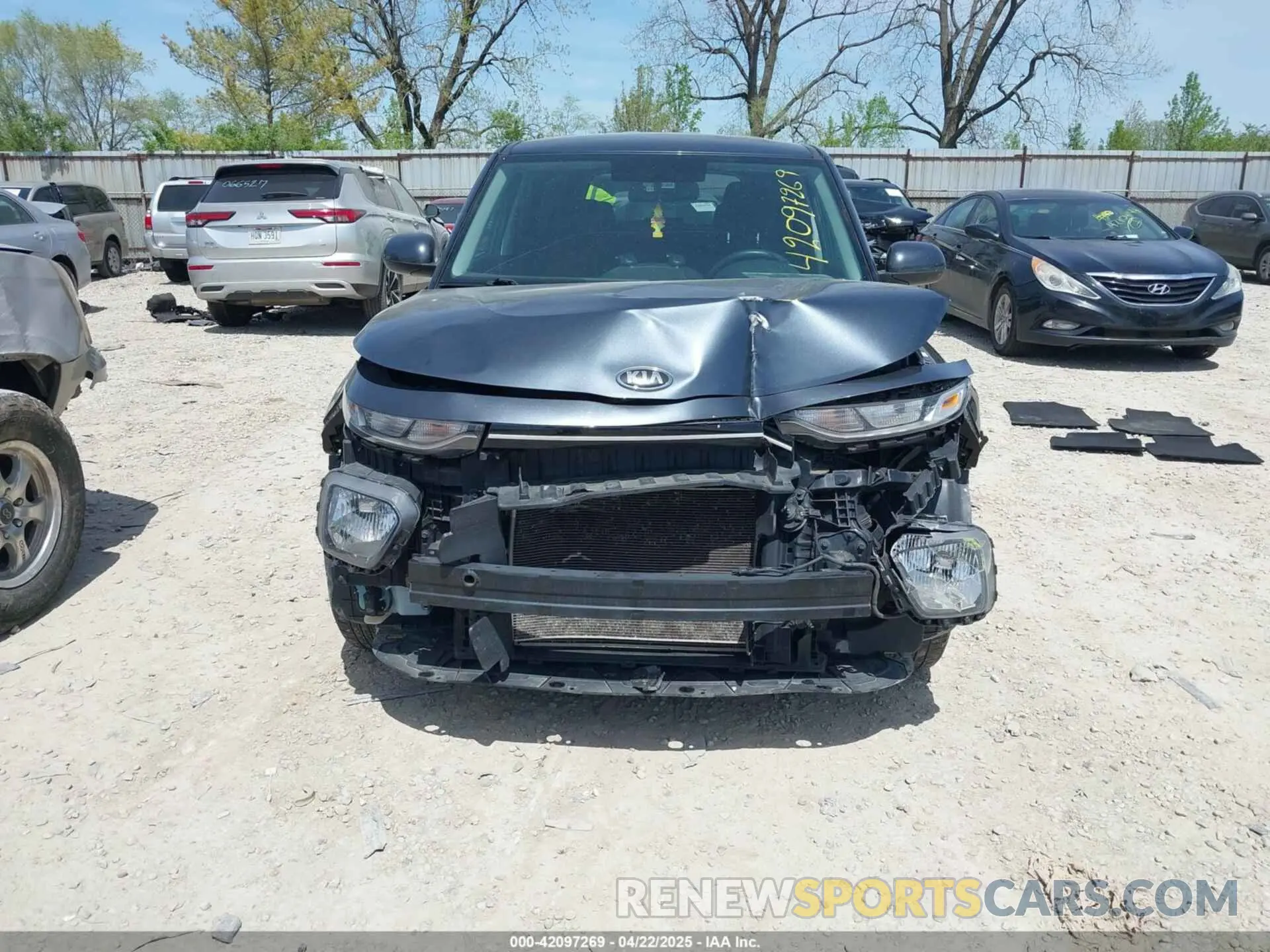 12 Photograph of a damaged car KNDJ23AU3L7057015 KIA SOUL 2020